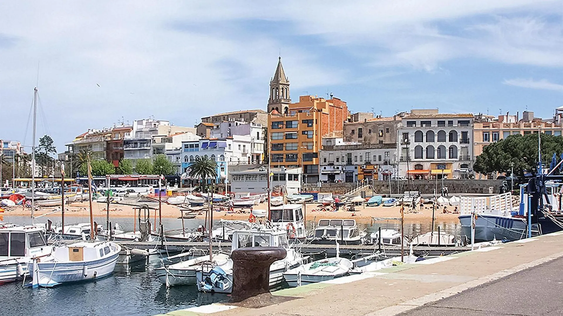 Stunning Apartment In Palamos With Kitchenette 0*,